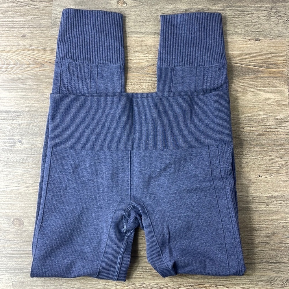 Lululemon athletica Women’s Blue Q5 Compression Crop Legging, size 4